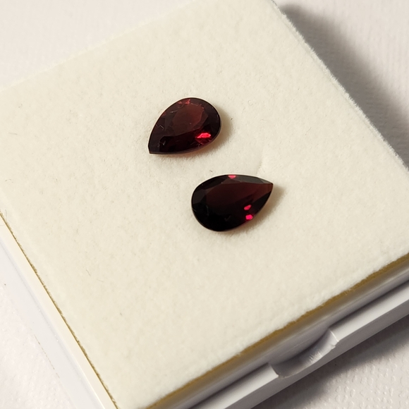 NIB 3.55cts Natural Mozambique Garnet Pair 10x7mmPear Cut Matched loose stones - Picture 6 of 15